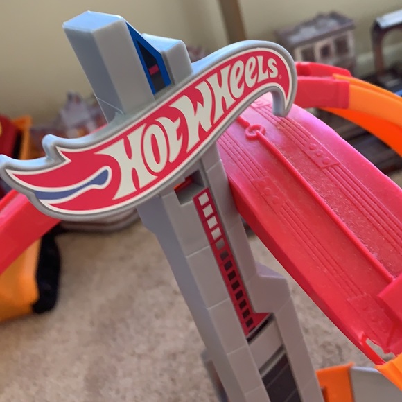 Hot Wheels Spin Storm Trackset - Picture 7 of 16